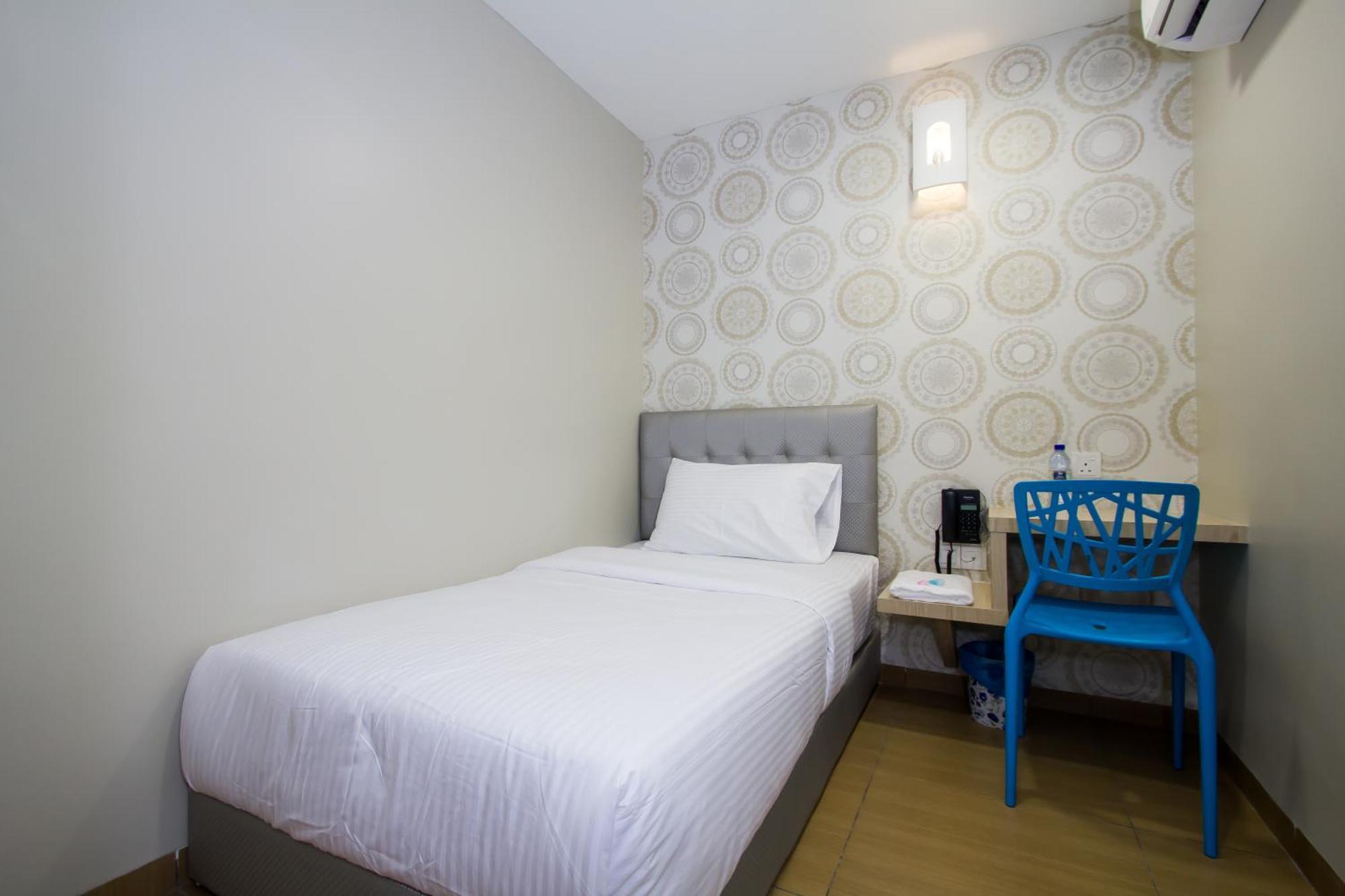 888 Boutique Hotel Batu Pahat Room photo